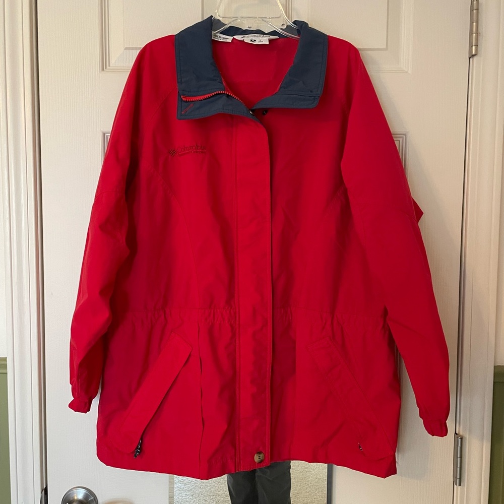 Columbia women’s red and navy windbreaker Size M